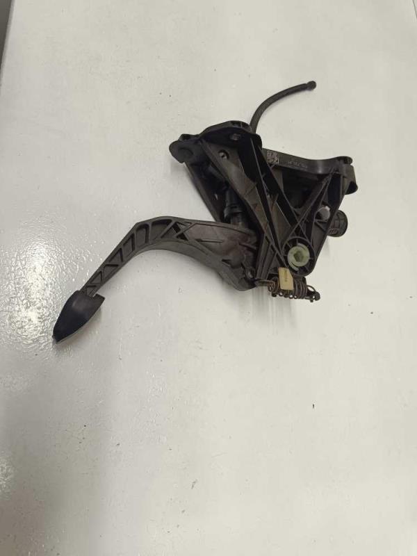 PEDALE DE EMBRAYAGE VW/SEAT/SKODA/AUDI - Vue 1